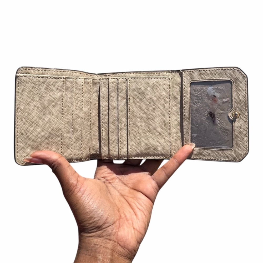 Michael Kors Hayes Trifold Wallet Pebbled Leather Beige Snap Small Compact - Picture 10 of 13